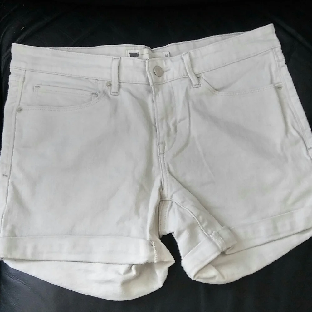 Levi’s White Label Rolled Hem Cream Shorts Size 30 - Picture 9 of 12